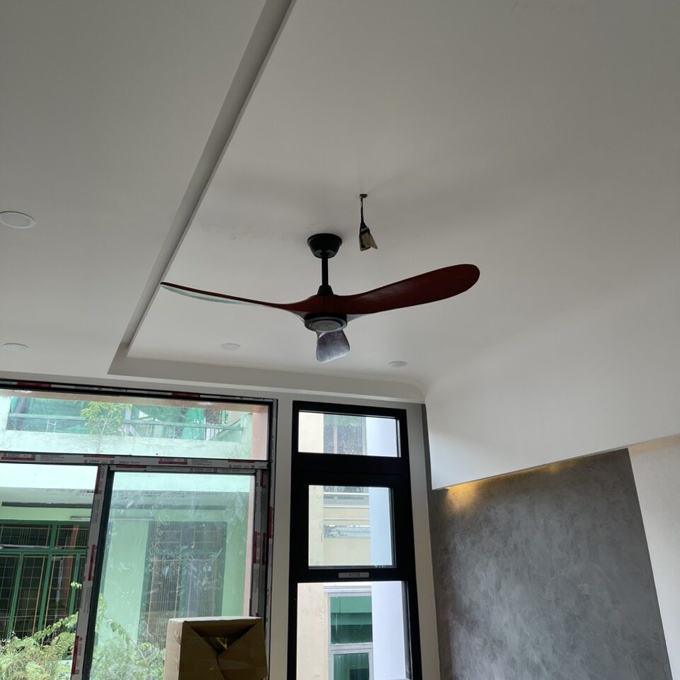 Quạt trần phòng khách cánh gỗ cao cấp