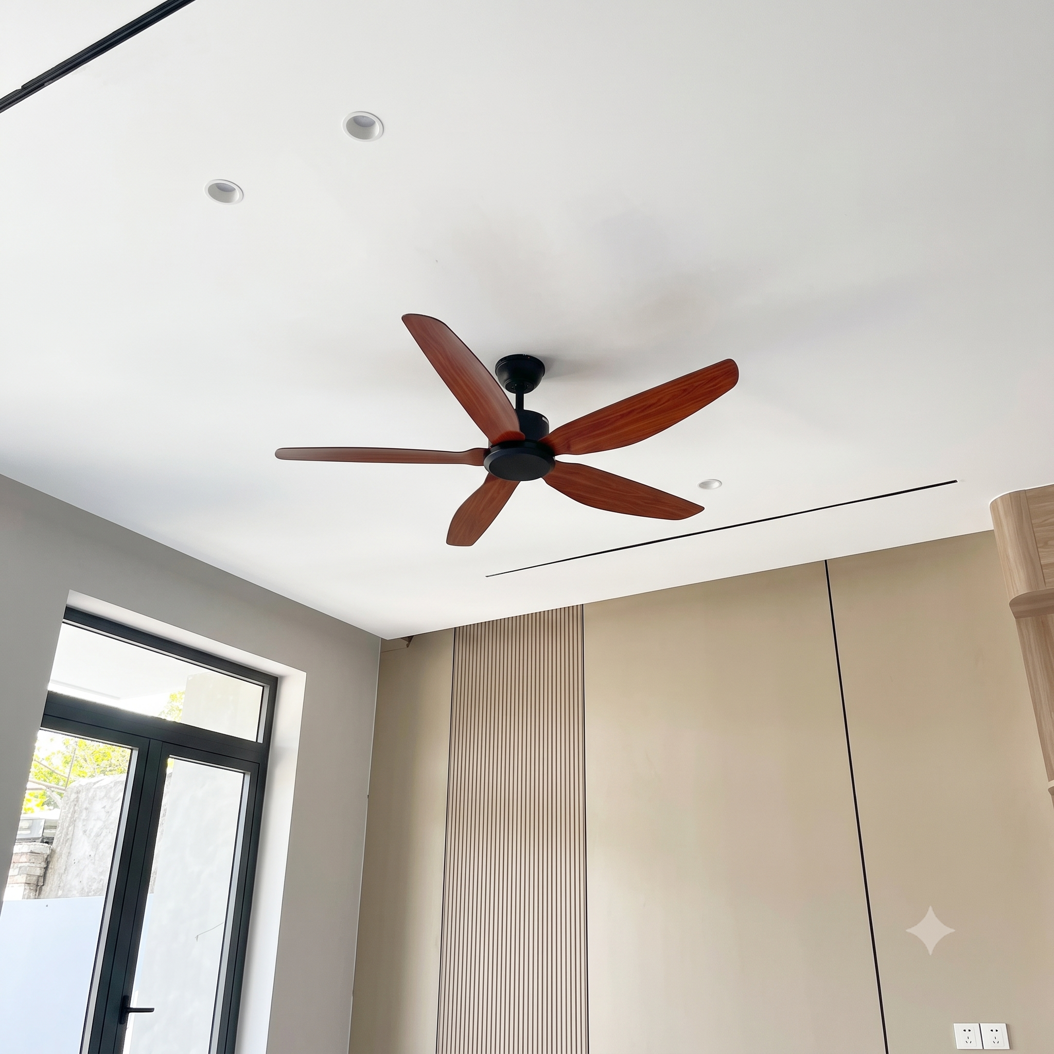 Quạt trần phòng khách hiện đại QViFa - 421